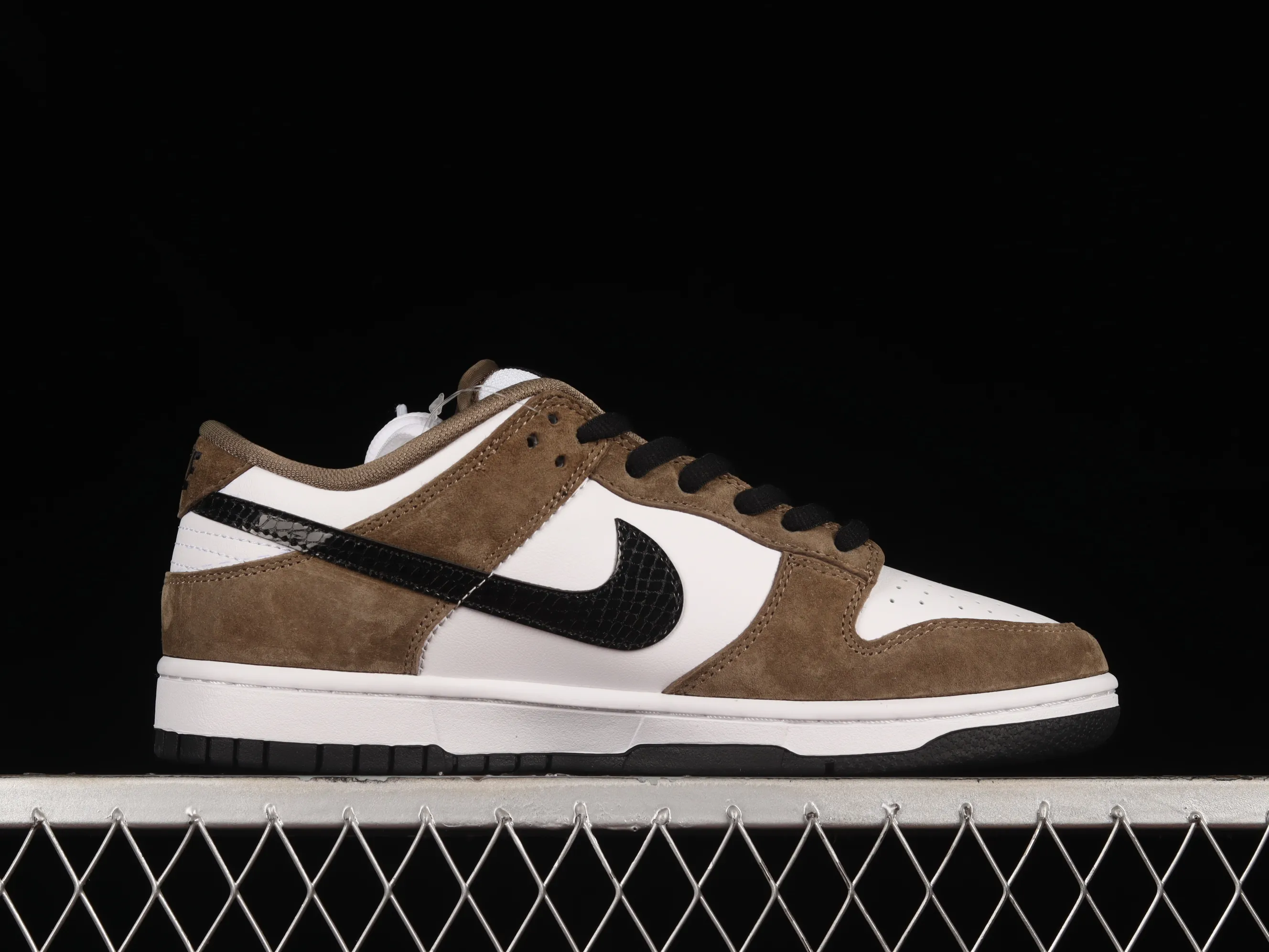 All categories Nk SB Dunk Series Nk SB Dunk Low Low-top sneakers Nk SB Dunk Low Pro "Trail End Brown" suede brown white and black snake pattern SB Dunk Series low-top casual sports skateboard shoes 304292-102